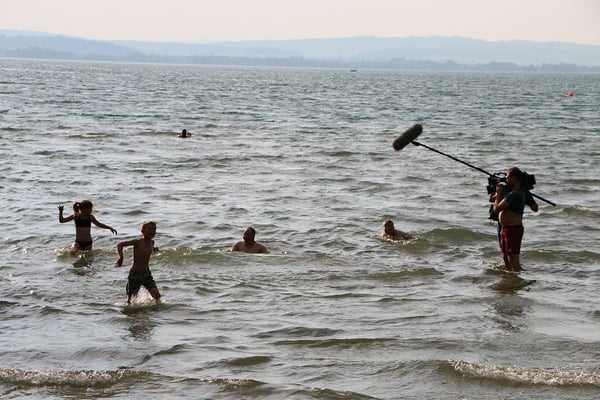 Filmen mit nassen Füssen.