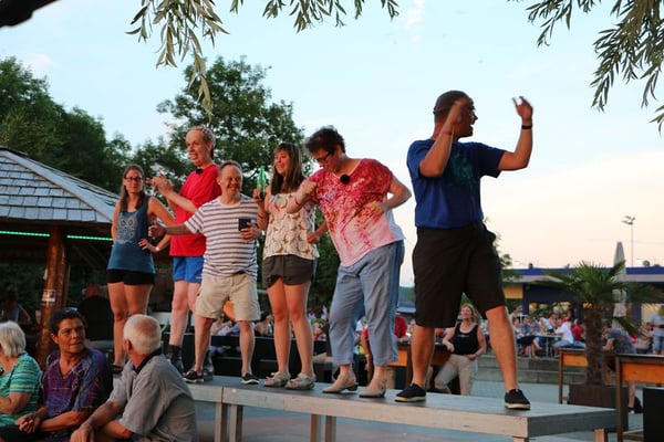 Im Rest. Seeland ist die Stimmung sehr ausgelassen.