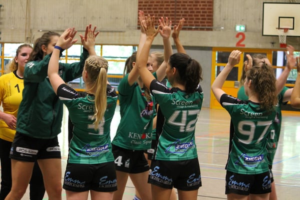 Die 2. Damen freut sich über den Sieg gegen den Lehrter SV.