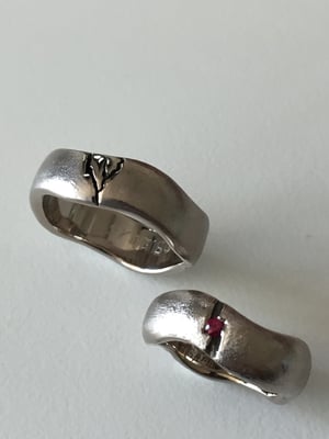 Alliances or blanc, rubis