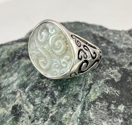 Pièce no B2023-107, en argent 925, 1x nacre de Tahiti gravée main