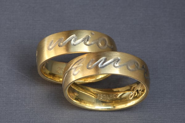 Allliance or jaune et gravure or blanc