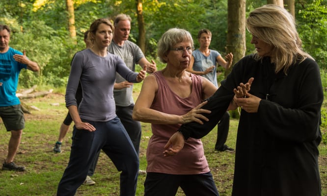Tai Chi im Wald 1 - Centrum für Tai Chi, Qi Gong, Yoga und Körperarbeit