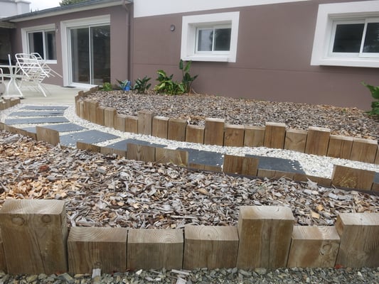 aménagement allée bordure en bois 35140 Saint Aubin du Cormier