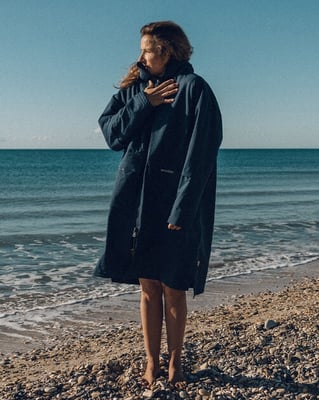 Manera Stormy Eskimo Poncho Navy UNISEX