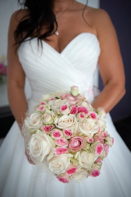 mariage pendant les préparatifs de la mariée le bouquet de la mariée