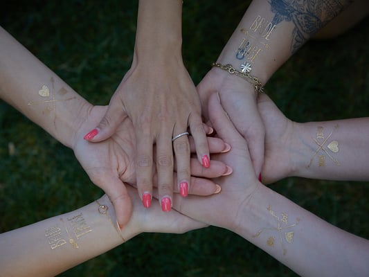 EVJF team de la mariée tatouage sur les mains