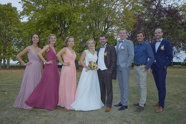 Mariage photo de groupe les mariés et leurs témoins