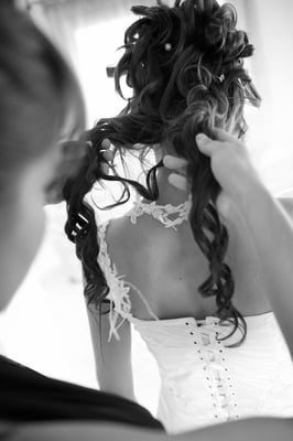 mariage pendant les préparatifs de la mariée la robe de mariée