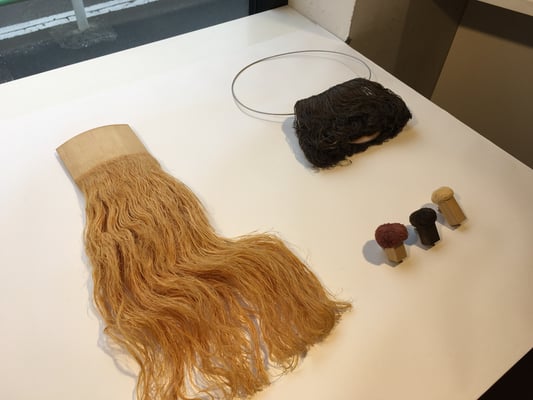 青木愛美「櫛いれる木」