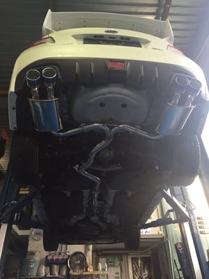 WRX STI mit Invidia Q300 Sportauspuffanlage ab Kat mit Titan-Endrohrvariante. 