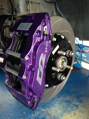 D2 8-Kolben Bremsanlage mit 330mm Scheiben zu Subaru Impreza WRX.