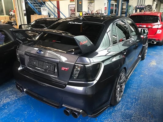 STI Umbau viel Carbon und Carrosserie verbreitert