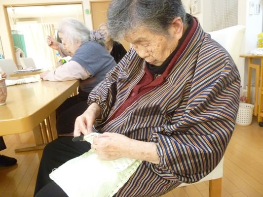 ここ笑みデイサービスの雑巾制作１