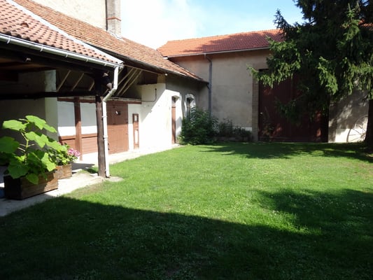 La cour intérieure - Gîte à Manheulles au calme de la campagne