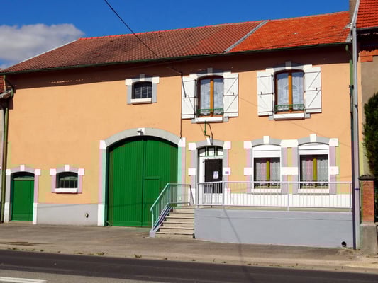 La façade du Gîte À l'Onde d'Isis à Manheulles