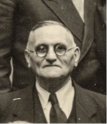 Hermann Fraatz (1883-1978). Seit 1901 SPD, Dreher im Reichsbahnausbesserungswerk, nach Kriegsende beteiligt am Aufbau des "Deutschen Eisenbahner-Verbandes", ab 1928 Ratsmitglied für die KPD. StA Göttingen 