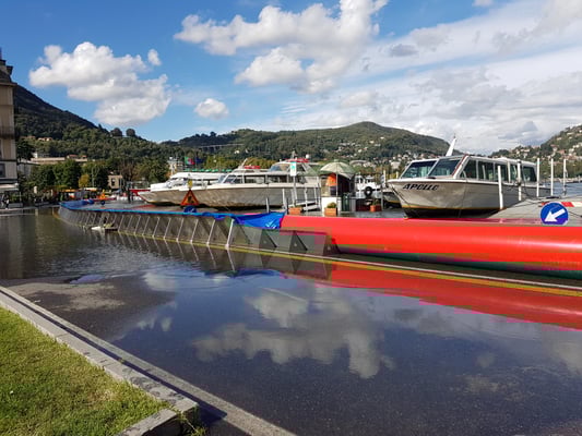 In Como das Grossaufgebot der Feuerwehr: Der See kam über die Ufer
