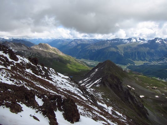 Aussicht auf dem Gipfel Piz Nair