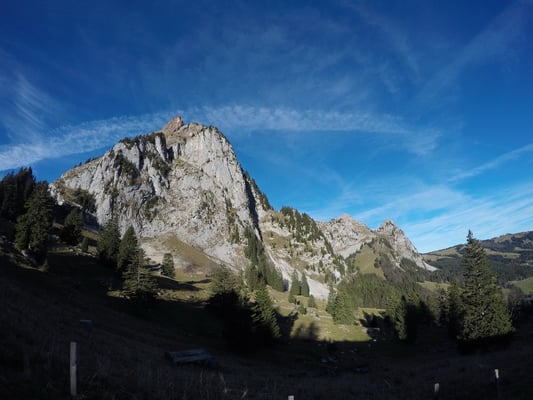 Der grosse Mythen mit dem kleinen Mythen im Hintergrund