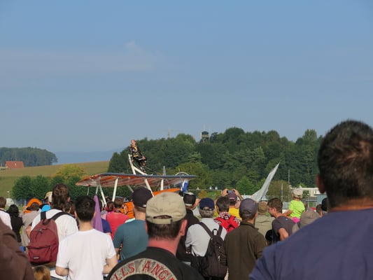Das Breitling Wingwalker Team beim Start