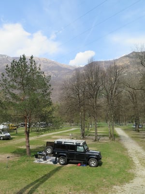 Unser Stellplatz auf dem Camping Bella Riva im Maggiatal