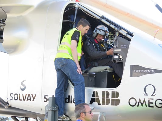 Solar Impulse mit Testpilot Markus Scherdel und Pilot Borschberger