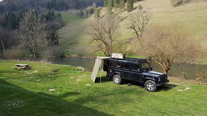 Unser Platz direkt am Fluss