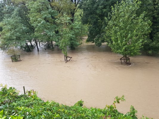 Überschwemmungen auf dem Weg nach Agno