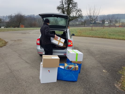 Der wöchentliche Gang zur Post - anfangs noch mit dem Auto