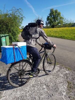 Als das Auto verkauft war, ging es mit dem Bike zur Post