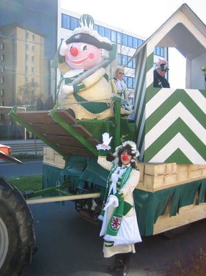 Der Gesellschaftswagen bekommt eine Figur