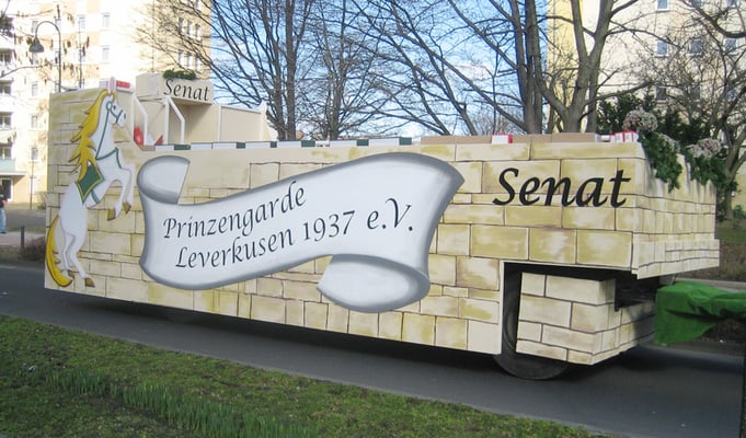 Senatswagen mit neuer Fassade