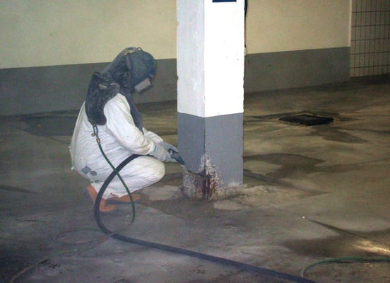 Sandstrahlarbeiten Tiefgarage