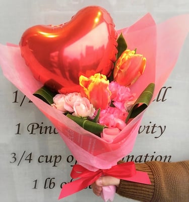 バルーンと生花のブーケ　2500円(税込)