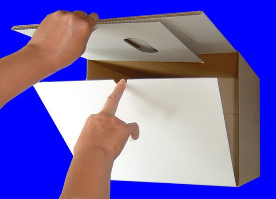 左右を畳んで持ち、図の順番で重ねます。