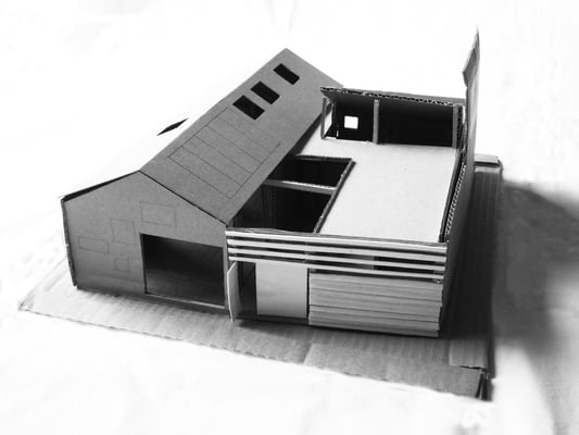 maquette d'étude: le cresement du patio articule et éclaire les deux volumes