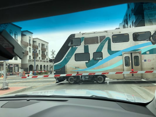 Kurzer Halt am Gleis!