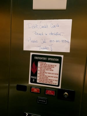 Die Kommunikation unter den Bewohnern in unserem Haus funktioniert einwandfrei...und nein, es ist nicht meine Karte die gefunden wurde.