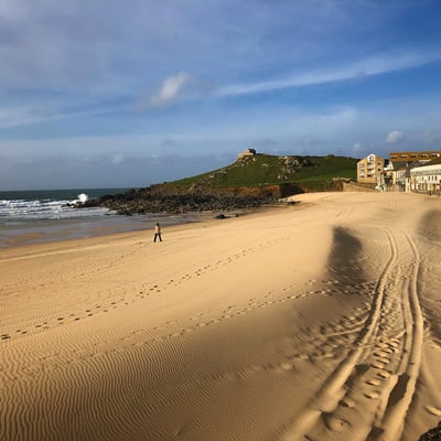 ....direkt am Porthmeor Beach!
