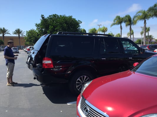 Das passiert, wenn H-P freie Hand bei der Autoauswahl hat...Ford Expedition