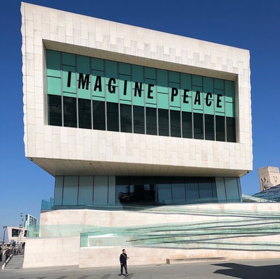 John Lennon und Yoko Ono im Museum of Liverpool.