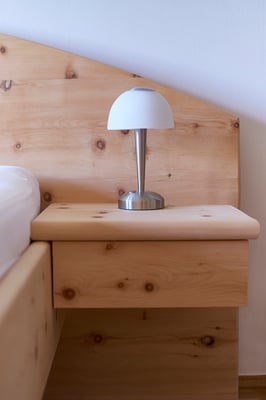 Arvennachttisch angebaut