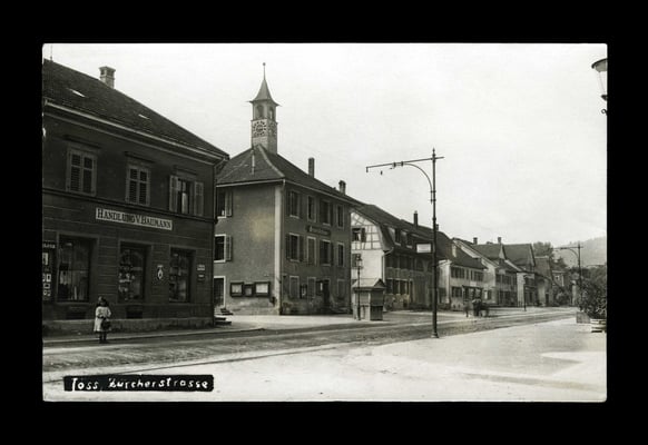Fotografie vor 1921,   Zürcherstrasse mit Gemeindehüsli