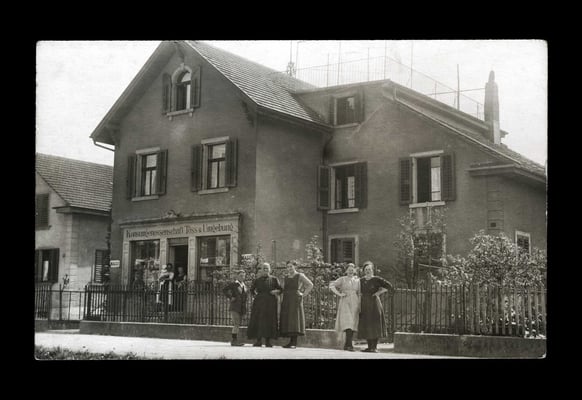 Fotografie ca. 1915,     Konsumgenossenschaft Töss und Ungebung - Verkaufslokal an der Kernstrasse 8