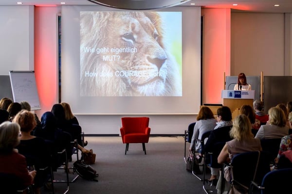 #lüneburg #frauenmachenwirtschaft #rotersalon