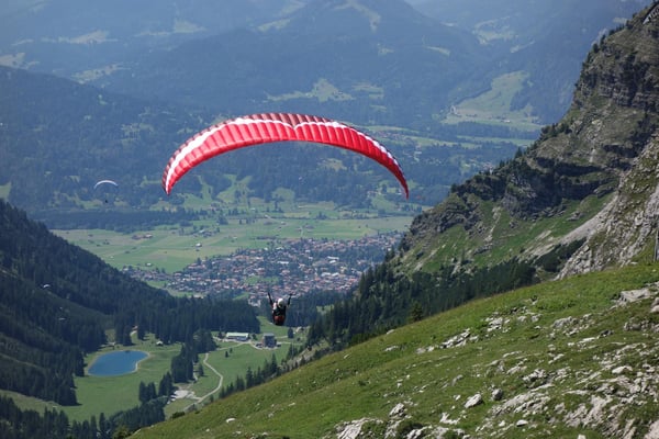 Gleitschirmflug vom Nebelhorn nach Oberstdorf