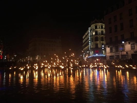 8 décembre lyonnais lumignons fenêtres