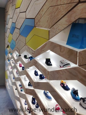 Schuhpräsentation im Kinderladen