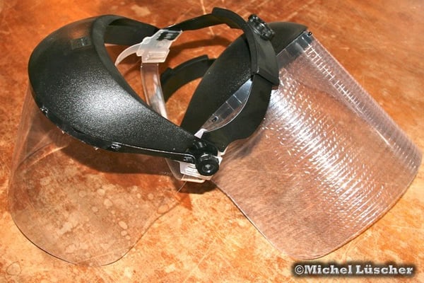 Schutzmaske gegen das Gift von Speikobras.